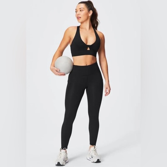 NWT Fabletics Oasis Twist Sports Bra Black L X11 - Picture 4 of 6